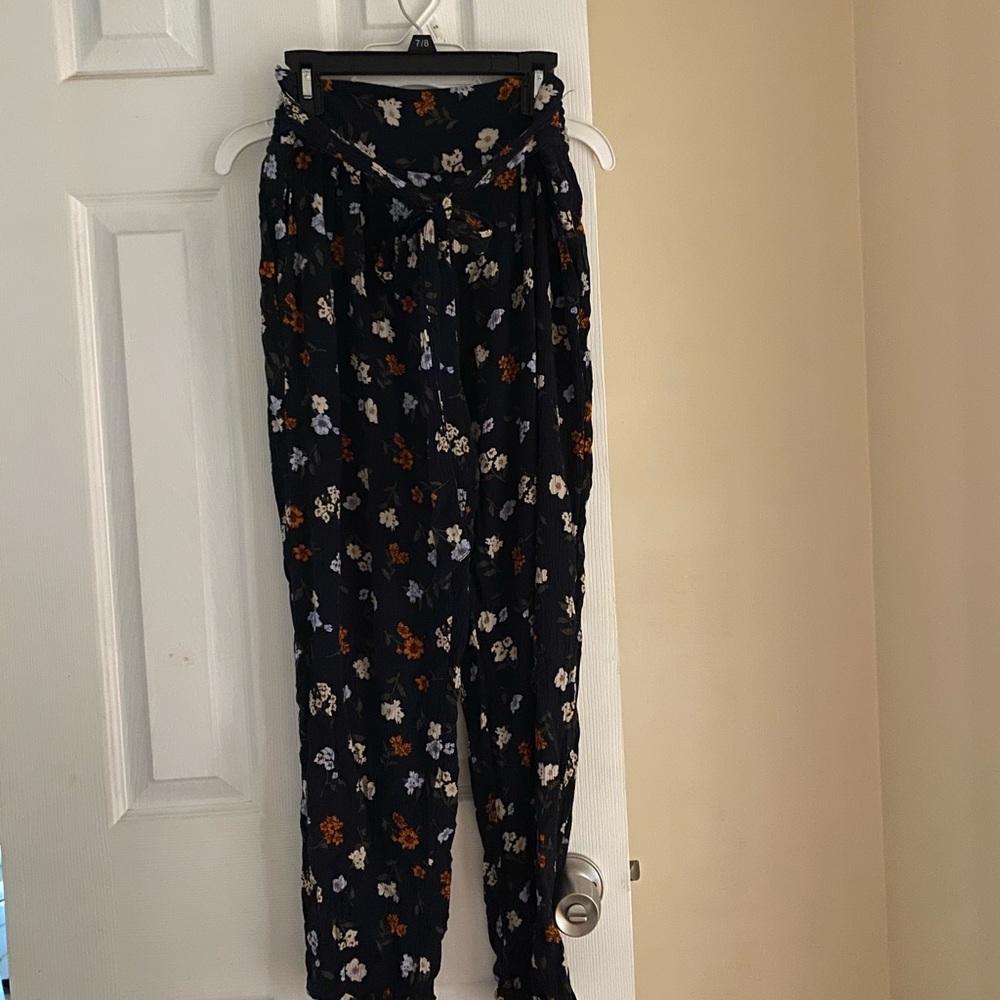 American Eagle Lose Pants